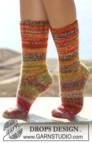 106-21 Socks in stocking st with Rib hem