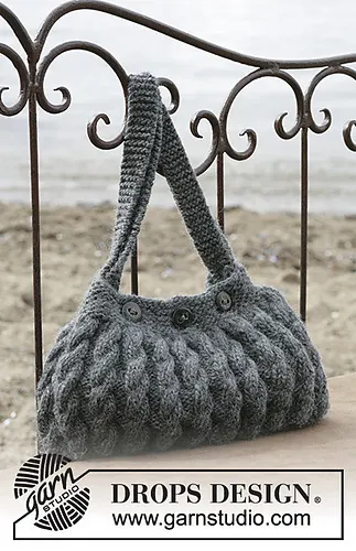 98-54 Bag with cable pattern