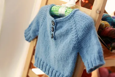 A Simple Baby Pullover
