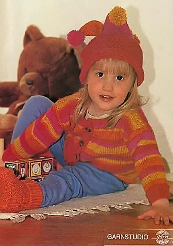 b5-2 Cardigan, Socks and Hat