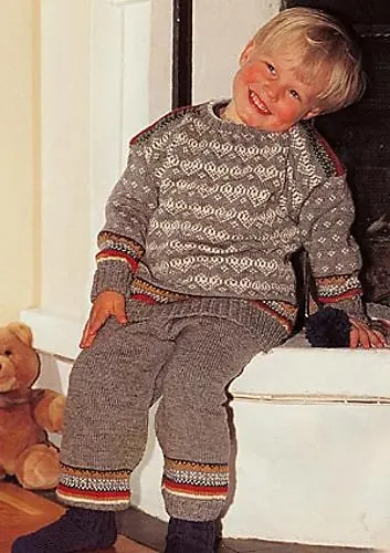 b5-5 Sweater, trousers, hat and socks