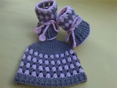 BOOTIES AND HAT