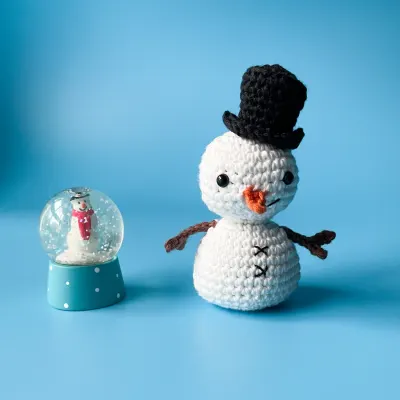 Bran the Snowman - Amigurumi no-sewing