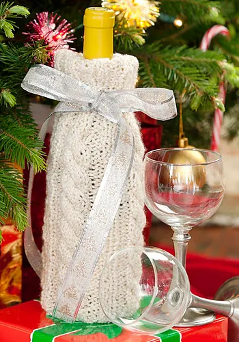 Cable Knit Wine Cover