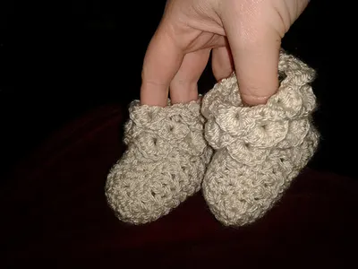 Crocodile Stitch Baby Booties