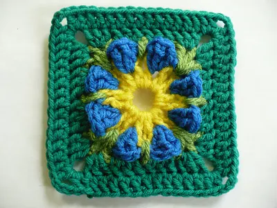 Dimensional Flower Granny Square