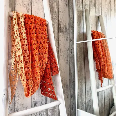Dip Dye Pyramid Shawl