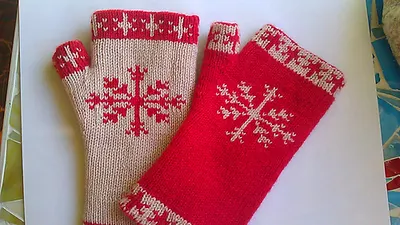 Doubleknit Snowflake Fingerless Gloves
