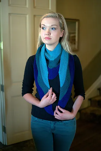 F575 DK Merino Superwash Triangle Scarf