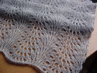 Feather and Fan Short Scarf