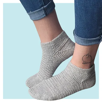 Fishbone crochet ankle socks
