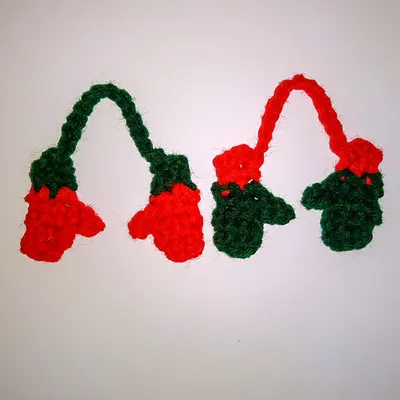 Free & Easy Mitten Ornament