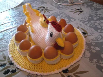 galinha porta ovos - Gallina porta huevos