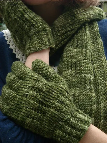 German Christmas Market Gloves and Scarf Set