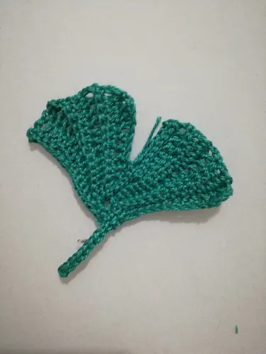 Ginkgo leaf motif