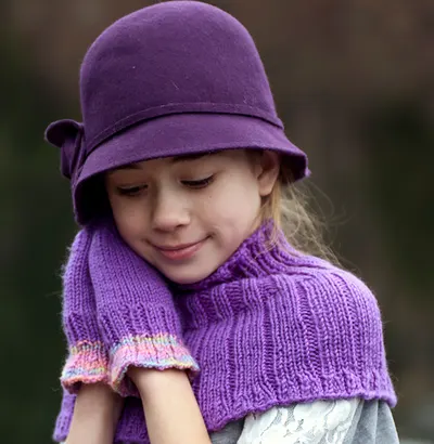Girl's Shoulder Wrap & Mittens