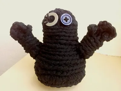 Hug me or else: t-shirt yarn monster!