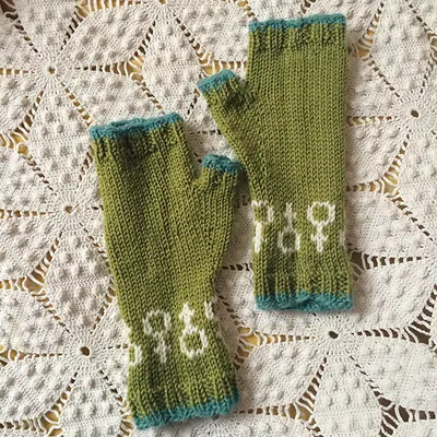 Krakows feminist fingerless mitts