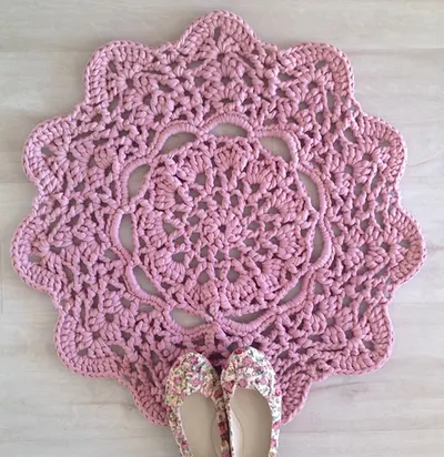 lacy doily t-shirt yarn rug