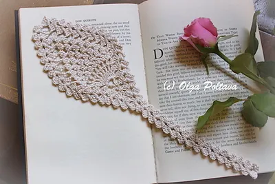 Lacy Pineapple Bookmark