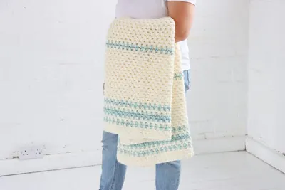 Learn How to Crochet the Easy Moss Blanket
