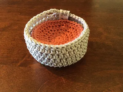 Makeup pads & basket