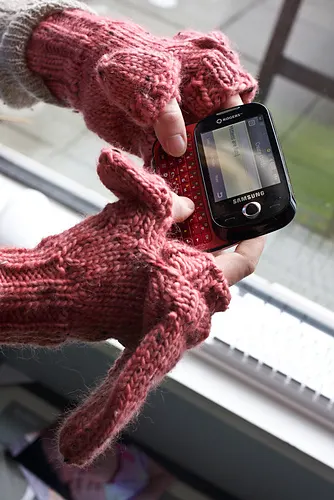 Mobile Mittens