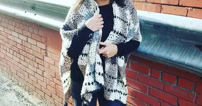 Plaid Blanket Poncho - Yarnspirations