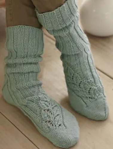 R0114 Socks with Lace Edging