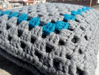 Rapido granny square pillow