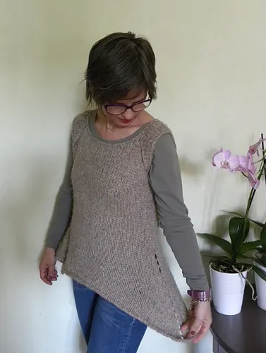 Rosa's Sleeveless Cardi -Jumper