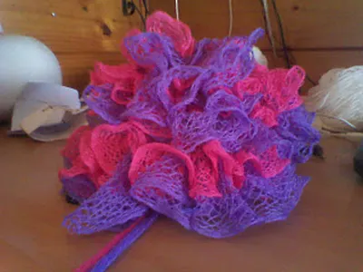Ruffle Yarn Hat (sashay)