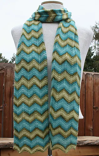 Simple Chevron Stripe Scarf