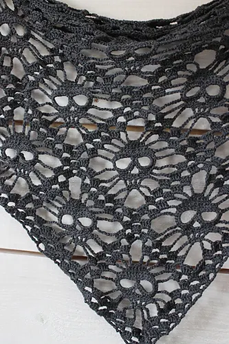 Skull shawl/Döskallesjal