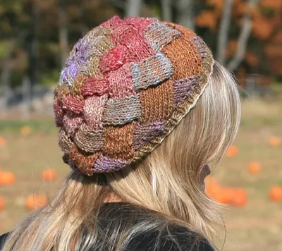 Slouchy Entrelac Tam