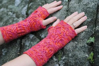 Sokkelo halfmitts and cuffs