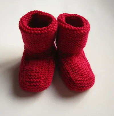 Stay-on babyshoes..... socks for a kicking baby