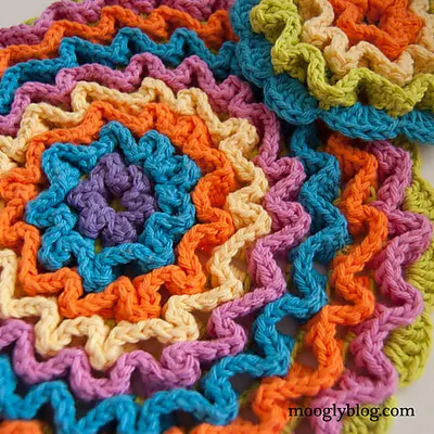 Wiggle It Crochet Trivet and Dishcloth Set