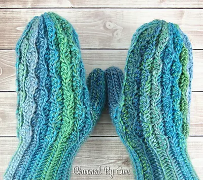 Wonderland Mittens