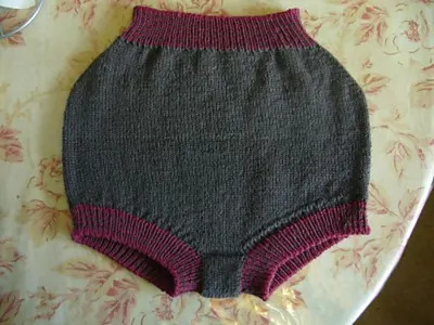 Woolen Pants (毛糸のパンツ)