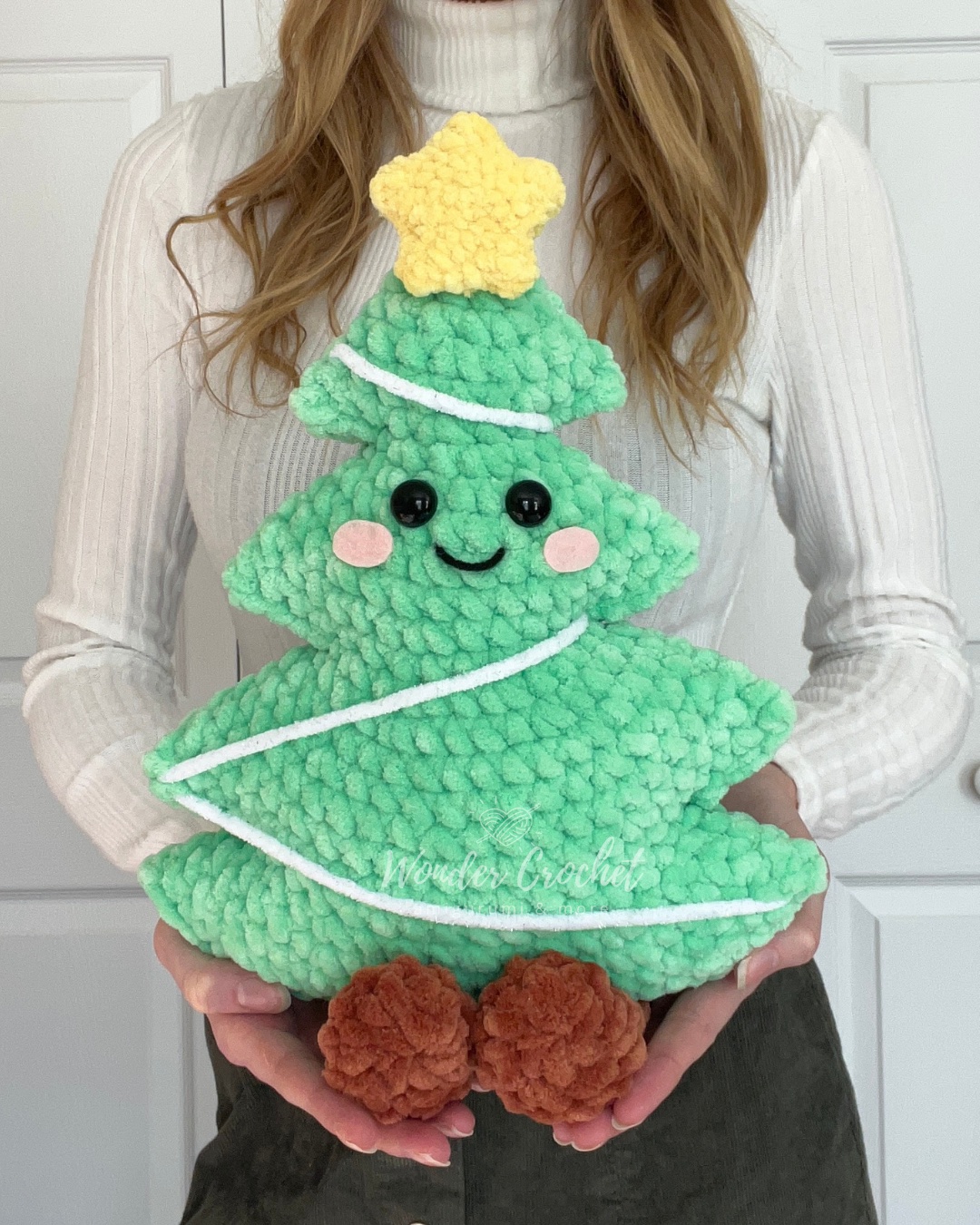 Christmas Tree Pillow Free Crochet Pattern photo 1
