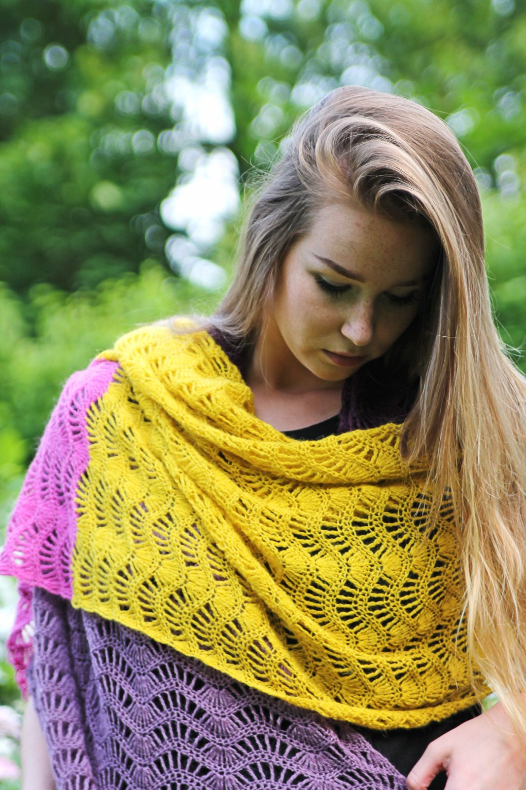 Feather and Fan Shawl photo 3