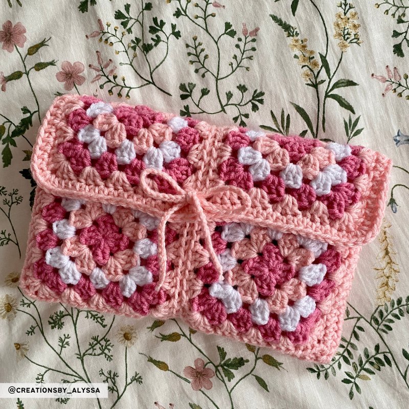 Clio Crochet Book Sleeve Pattern photo 3