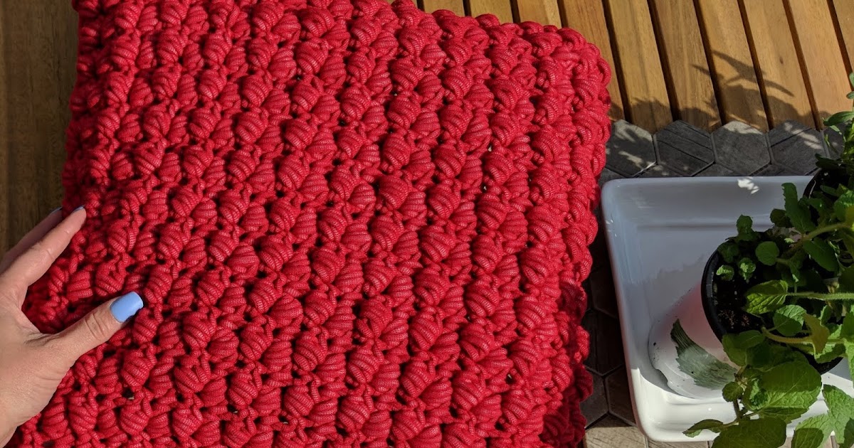 Bernat Maker Outdoor - Puff Pillow Pattern photo 1