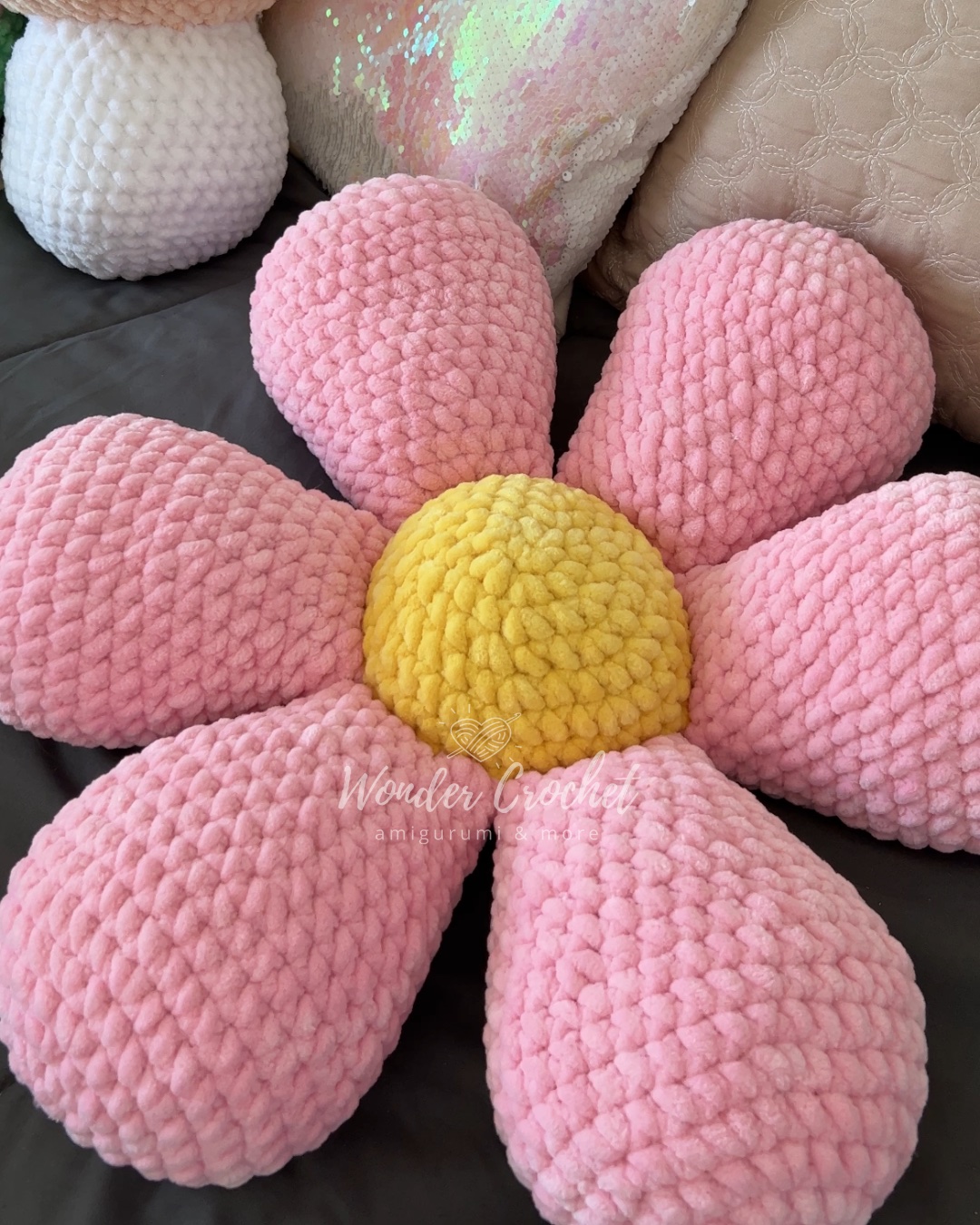 No-Sew Daisy Flower Pillow Free Crochet Pattern photo 2
