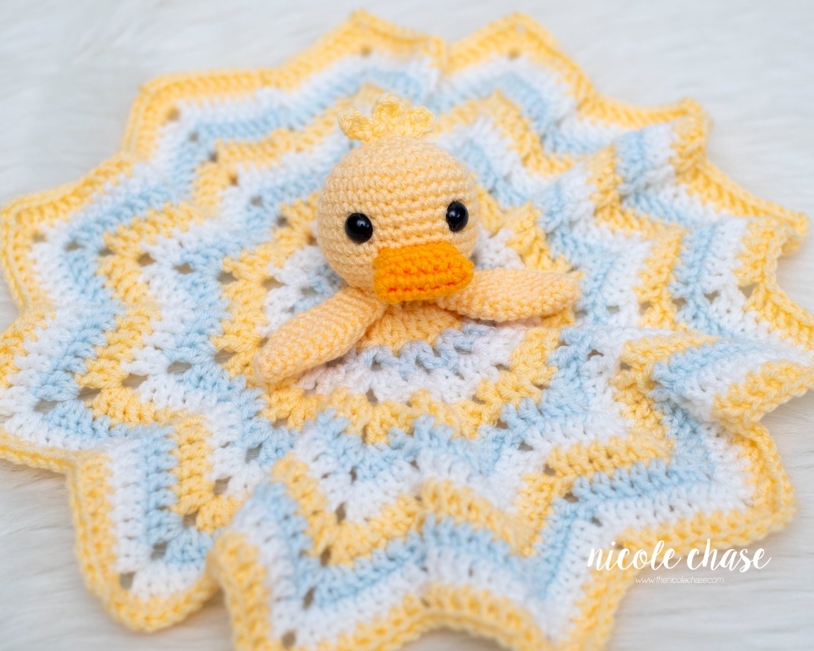 Hug Me Duck Lovey