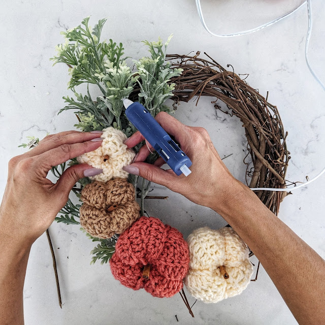 Crochet Pumpkin Wreath photo 8