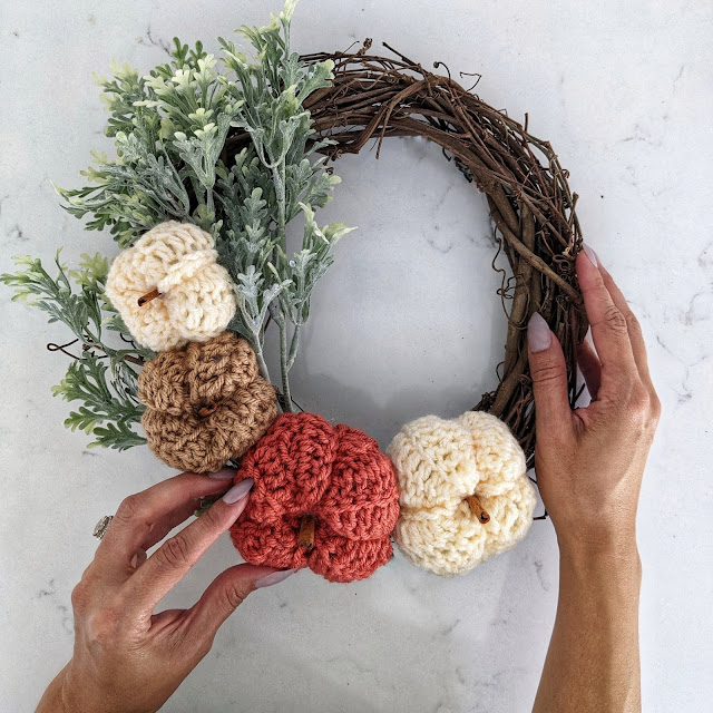 Crochet Pumpkin Wreath photo 9