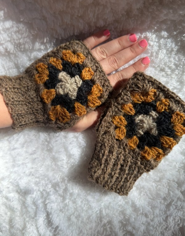 How to Make Granny's Fingerless Gloves: FREE CROCHET PATTERN photo 4